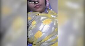 インドの女の子は、ビデオチャット中に膣を明らかにします 9 分 30 秒