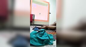 Bangladeshi bellezza indulge in assolo piacere mentre bathing 2 min 20 sec