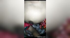 印度家庭主妇给予口头愉悦和换衣服 2 敏 20 sec