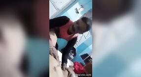 Ama de casa india encuentro sensual con su padre 1 mín. 40 sec