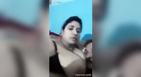 Femme au foyer indienne rencontre sensuelle avec son père 0 minute 0 sec