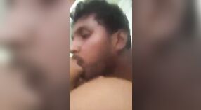 Chica gordita del sur de la India le hace una mamada descuidada a su novio 2 mín. 40 sec