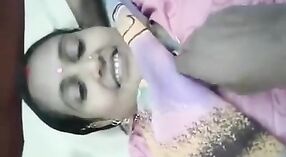 Desi village bhabhi oddaje się hardcore seks z klientem 0 / min 0 sec