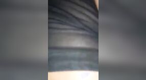 Desi cameriera dare orale piacere in un realistico sesso video 3 min 40 sec