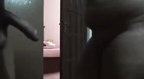 Một cô gái đại học đam mê tình dục hardcore và cho một blowjob deepthroat TRONG VIDEO XXX NÀY 17 tối thiểu 00 sn