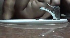 Uma universitária faz sexo hardcore e faz um broche deepthroat neste vídeo XXX 23 minuto 40 SEC