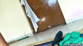 Sensual Indiano cônjuge executa oral com acústica nítida 4 minuto 20 SEC