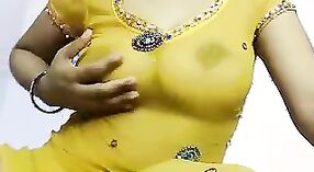 Ấn độ busty housewifes ngực được fondled 2 tối thiểu 20 sn