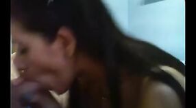 Una seductora universitaria de la India se entrega al sexo por webcam con su novio 3 mín. 50 sec