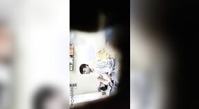 来自印度的医生抚摸并在医疗办公室吮吸他的妻子的乳房 0 敏 0 sec