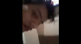 Una pareja india de recién casados tiene relaciones sexuales apasionadas en una habitación de hotel, capturadas en un nuevo video 3 mín. 20 sec