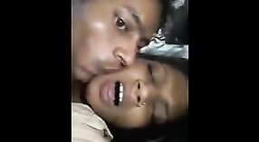 Saperangan India sing anyar ngormati sanggama ing kamar hotel, dijupuk ing video anyar 0 min 0 sec