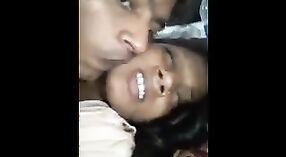 Saperangan India sing anyar ngormati sanggama ing kamar hotel, dijupuk ing video anyar 0 min 30 sec