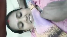 Aunty India ngumumake aset sing intim ing saree India tradisional 0 min 0 sec