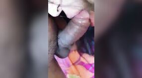 Indian Spa Girl gibt in dieser XXX -Geschichte eine sinnliche Massage und einen Sinnesmassage und einen Blowjob 2 min 50 s