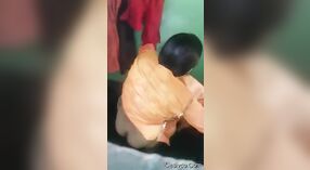 Marido filma a su esposa india con baño privado y ducha 2 mín. 40 sec