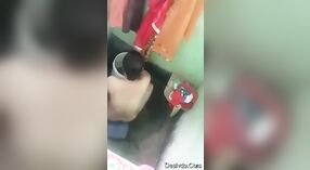 Marido filma a su esposa india con baño privado y ducha 0 mín. 30 sec