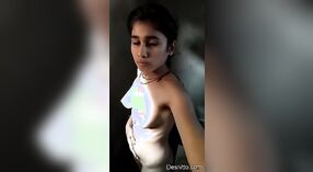 Una encantadora muchacha india se toma una selfie desnuda para que su novio la aprecie 3 mín. 20 sec