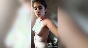 一个迷人的印度女士为她的美女珍惜裸露的自拍照 0 敏 30 sec