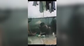 La jeune Indienne Simran prend une douche torride 3 minute 00 sec