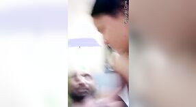 Desi esposas traviesas bailando y acariciando los senos con narración explícita en hindi 0 mín. 0 sec