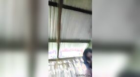 Desi College Gadis Romantik karo kancane ing cicilan pisanan 0 min 0 sec