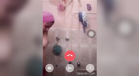 Un affascinante indiano ragazze bagno catturato in video 2 min 50 sec