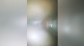 Esposa india caliente da placer oral y se sienta a horcajadas sobre el pene de su esposo 6 mín. 20 sec