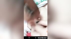 Mira un show de chicas indias en vivo con los mejores besos y tetas 3 mín. 00 sec