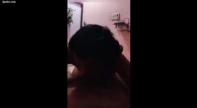 Pakistańska dziewczyna z Ahmedabad daje sex oralny i dostaje nago, wideo zrobione jej kochanek 3 / min 00 sec