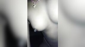 Desi College Girls在一个热闹的视频中与她的情人充满热情 2 敏 20 sec