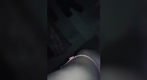 Desi College Girls在一个热闹的视频中与她的情人充满热情 3 敏 30 sec