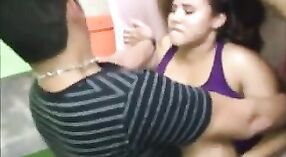 Menina da faculdade se envolve em Sexo grupal com três colegas de classe 0 minuto 40 SEC