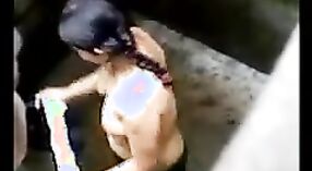 Telecamera nascosta cattura Desi ragazza fare il bagno nel nudo, in mostra il suo impressionante seni 3 min 20 sec