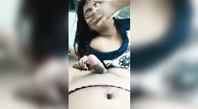 Star Porn India Swathi Naidu Menehi Handjob lan nindakake jinis oral 0 min 30 sec