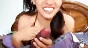 Indiano collegio ragazza da Bangalore dà un caldo pompino 3 min 00 sec