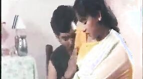 Pertemuan beruap dengan aktris India Selatan yang menggairahkan di saree 0 min 0 sec