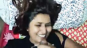 Desi belle Swathi Naidu menyenangkan pacarnya dengan seks oral 6 min 50 sec