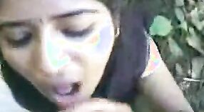 Desi babe fait une pipe en plein air dans la jungle 4 minute 00 sec