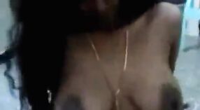 Desi femme à la chatte poilue se fait baiser dans le Sud de l'Inde vidéo 3 minute 00 sec