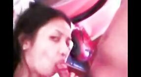 Pertama kali melihatnya memberikan blowjob sebelum kita berhubungan seks 4 min 00 sec