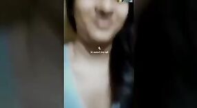 Chica adolescente con grandes tetas de Bangalore en un video de sexo caliente 4 mín. 20 sec