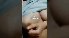 Teen Girl mit großen Brüsten aus Bangalore in einem heißen Sexvideo 10 min 20 s