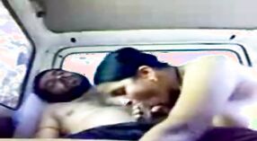 Video de sexo paquistaní real de una chica musulmana follada en el coche 5 mín. 00 sec