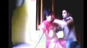 Vidéo porno indienne gratuite d'une femme au foyer punjabi en salwar kameez rouge ayant des relations sexuelles avec son mari 1 minute 10 sec