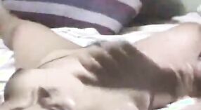 Pertemuan sensual bibi dengan tukang ledeng Bhojpuri dalam video eksplisit 7 min 00 sec