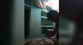 Ama de casa india de pueblo teniendo sexo con su padre anciano 3 mín. 40 sec