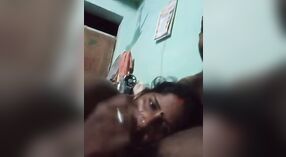 Ama de casa india de pueblo teniendo sexo con su padre anciano 8 mín. 20 sec