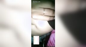 Gadis Asia Selatan yang cantik dan menggemaskan ditampilkan di obrolan video 9 min 20 sec