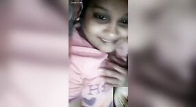 Indiase meisje exposing haar borsten en vagina op webcam 1 min 30 sec